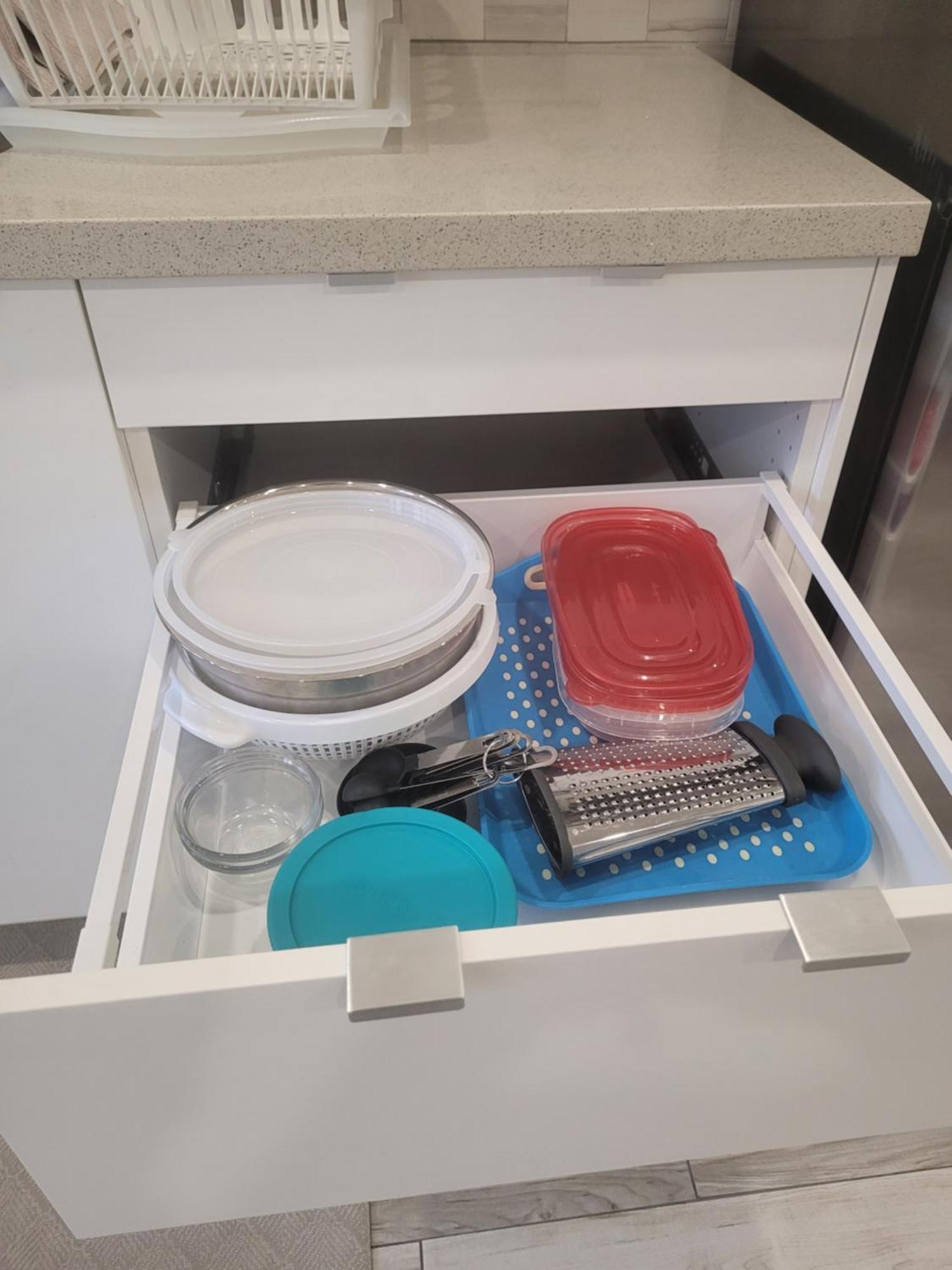 Modern Studio With Kitchenette And Bath Гуелф Екстериор снимка